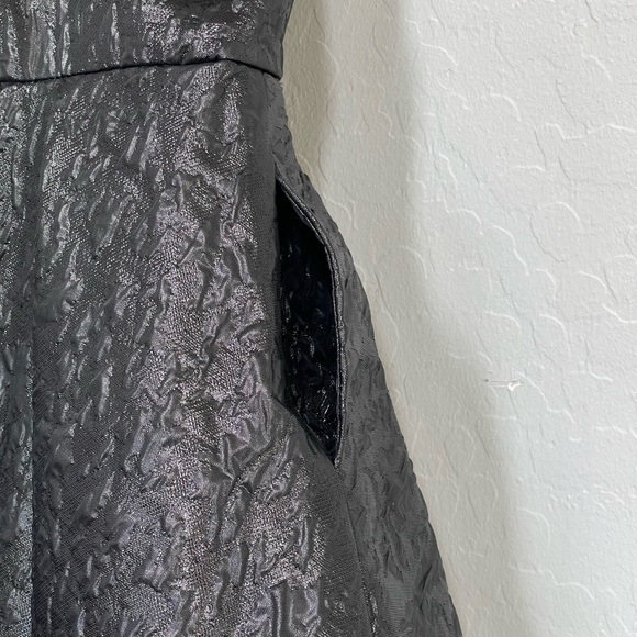 Mac Duggal BROCADE V NECK BALLGOWN size 6 - Picture 8 of 14